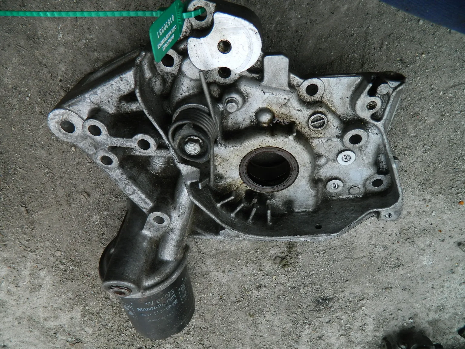 Насос масляный MITSUBISHI CARISMA DA6A (Контрактный) 81530881