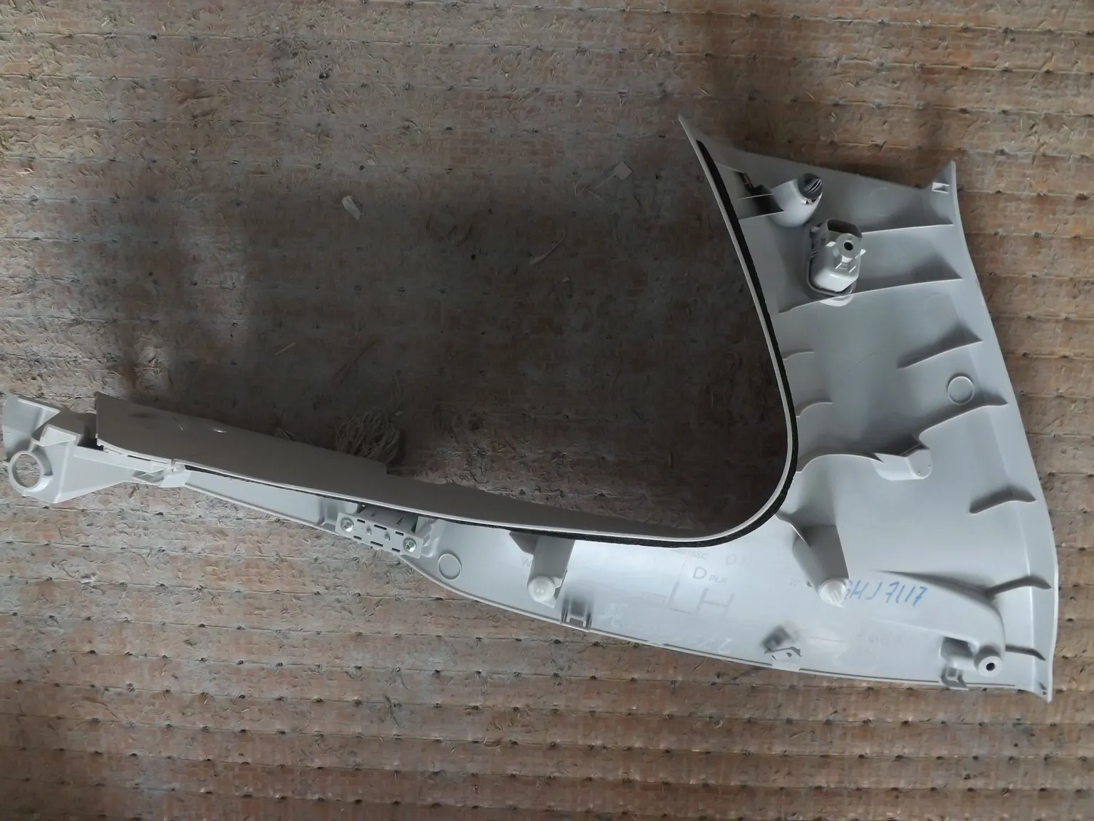 Обшивка задней стойки SUBARU FORESTER SHJ Зад Лев (Контрактный) 2711700036