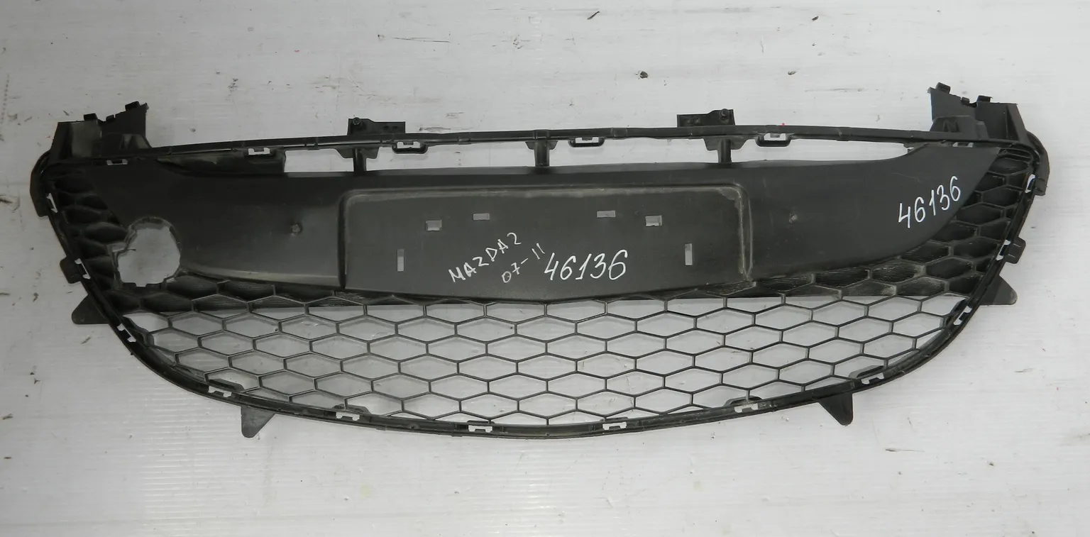 Решетка бампера MAZDA DEMIO DE3FS (Б/У) 79773249