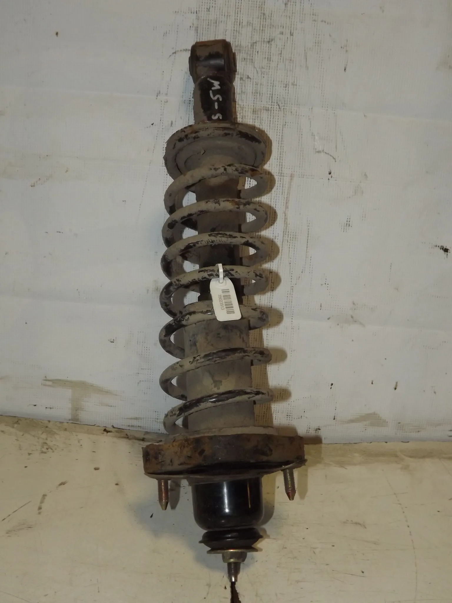 Стойка подвески MITSUBISHI LANCER CEDIA CS5W Зад (Контрактный) MR554528