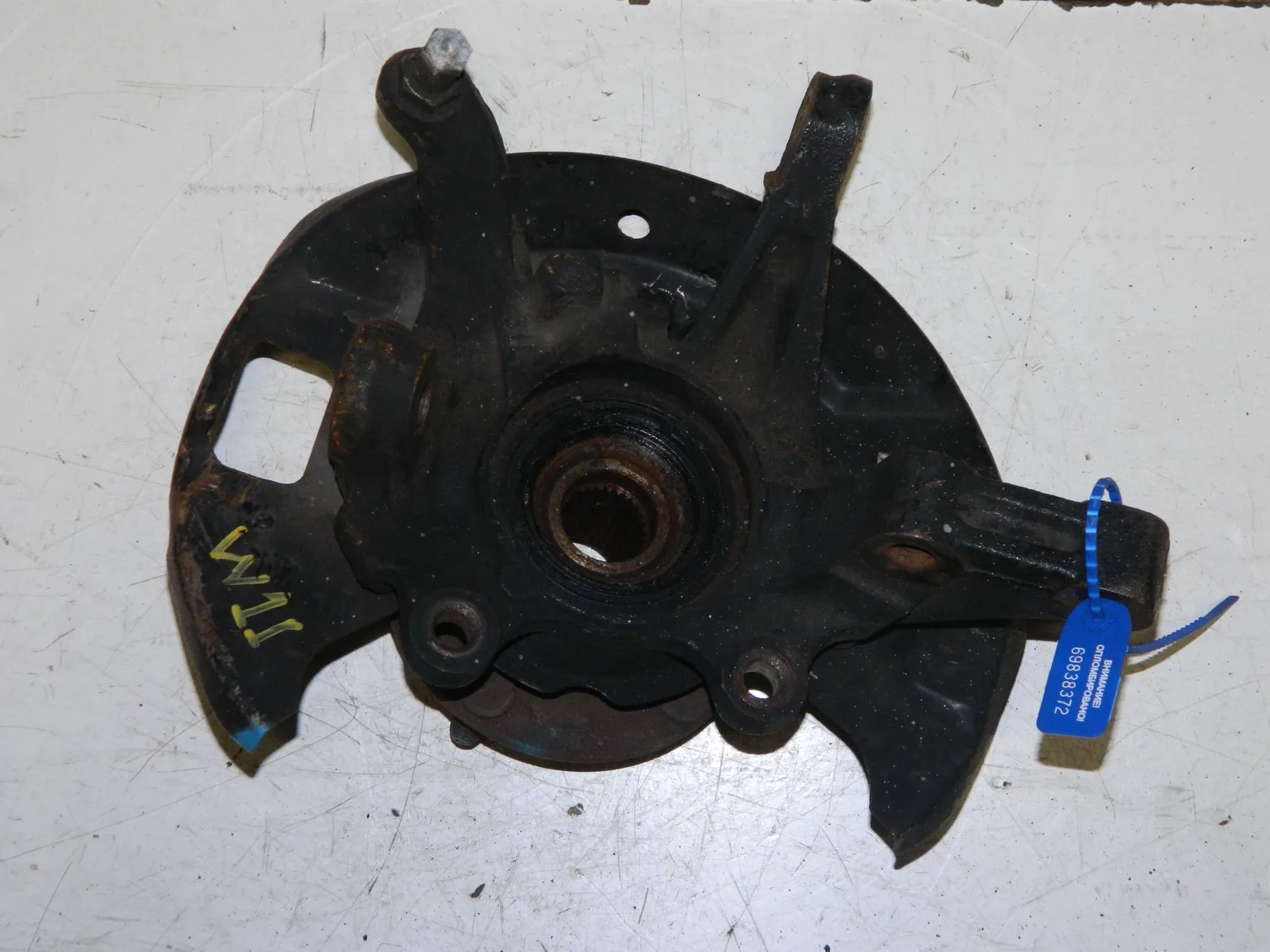 Ступица NISSAN AVENIR W11 Перед Лев (Контрактный) 69838372