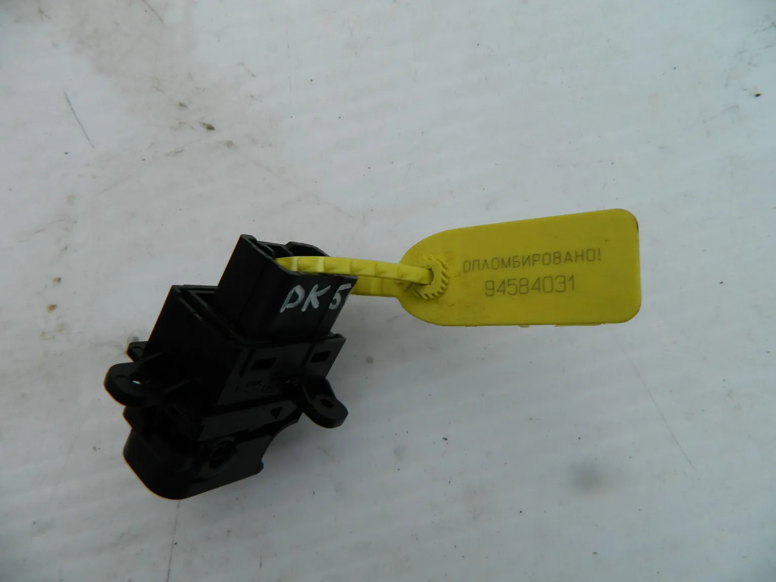 Кнопка стеклоподъемника KIA SOUL AM 2008-2014 Зад Лев (Контрактный) 94584031