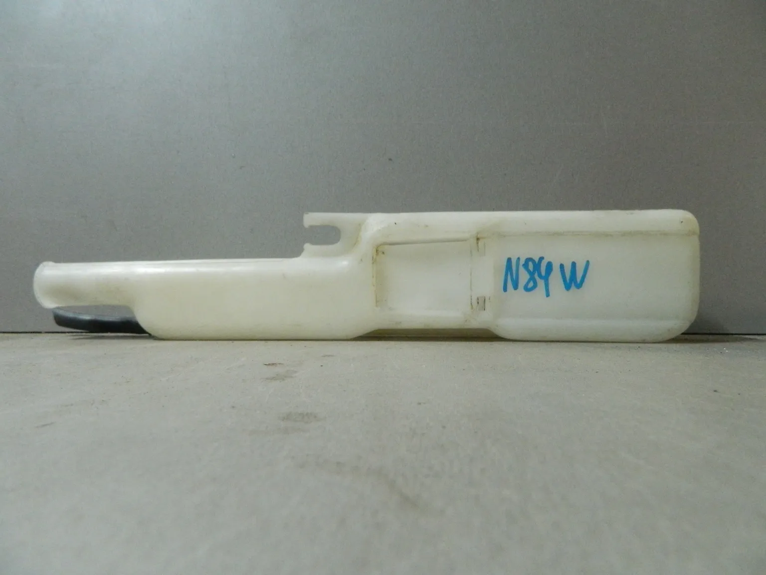 Бачок расширительный MITSUBISHI CHARIOT GRANDIS N84W (Контрактный) 79591920