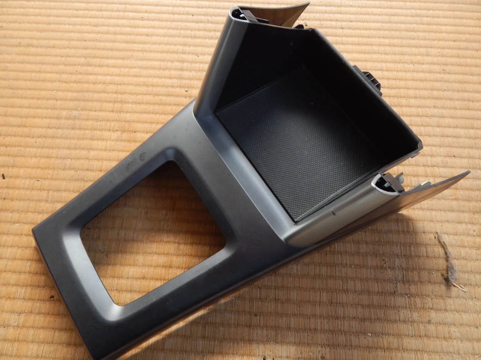 Пластик Subaru Forester SHJ центр консоли (контрактный) 27117021