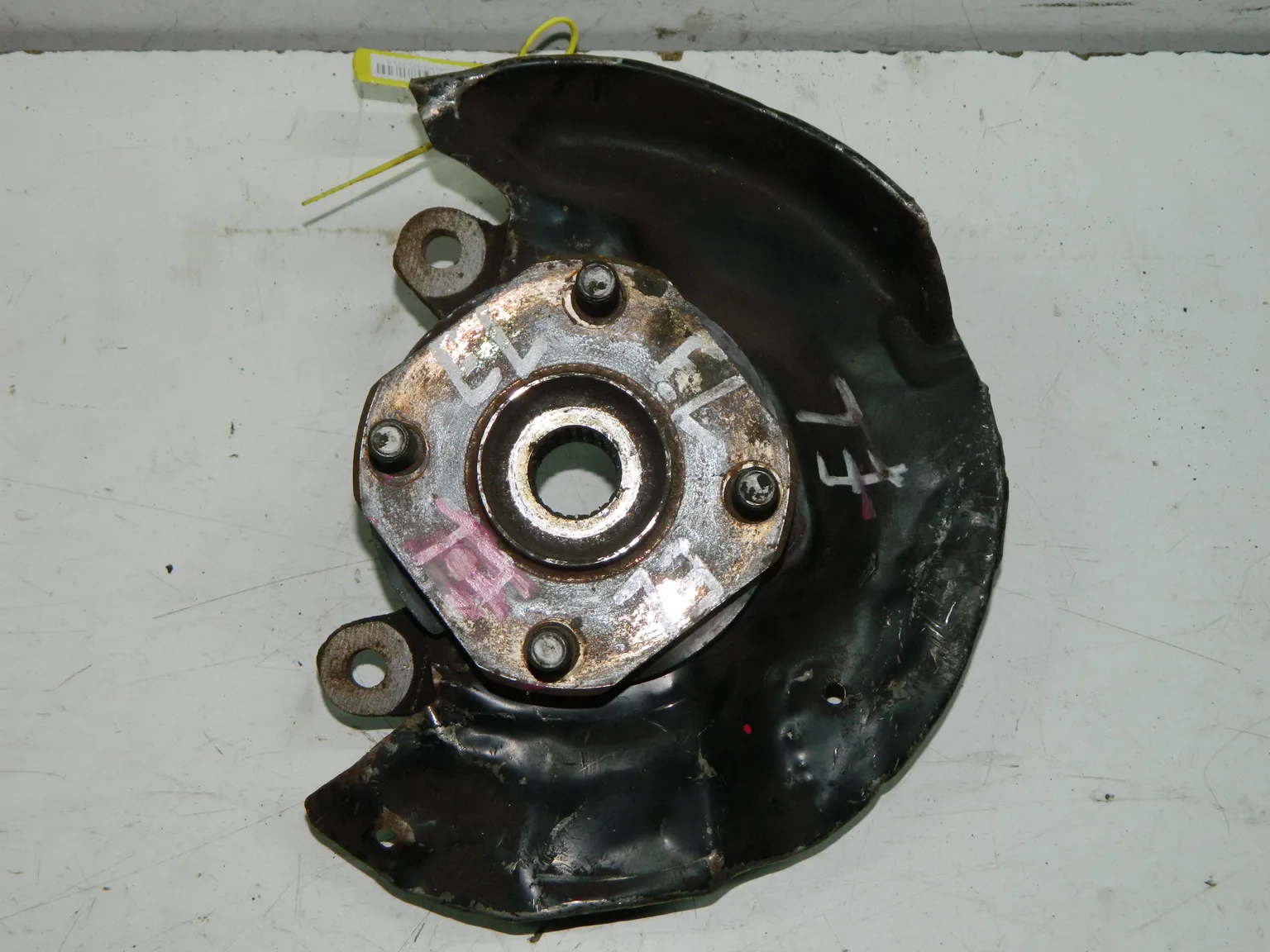 Ступица TOYOTA CORSA EL41 Перед Лев (Контрактный) 40940704