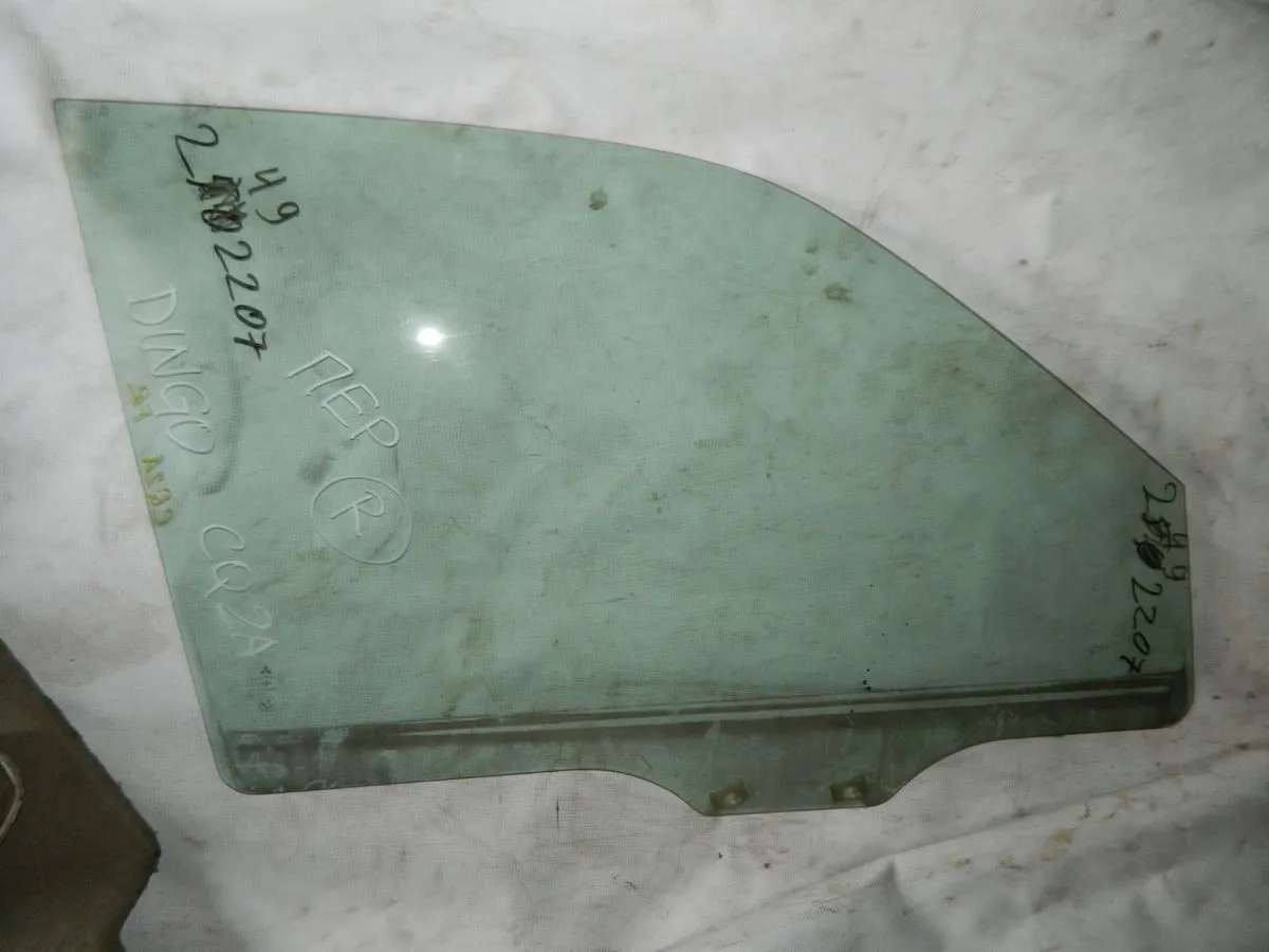 Стекло двери MITSUBISHI MIRAGE DINGO CQ2A Перед. Прав (Контрактный) 2492207