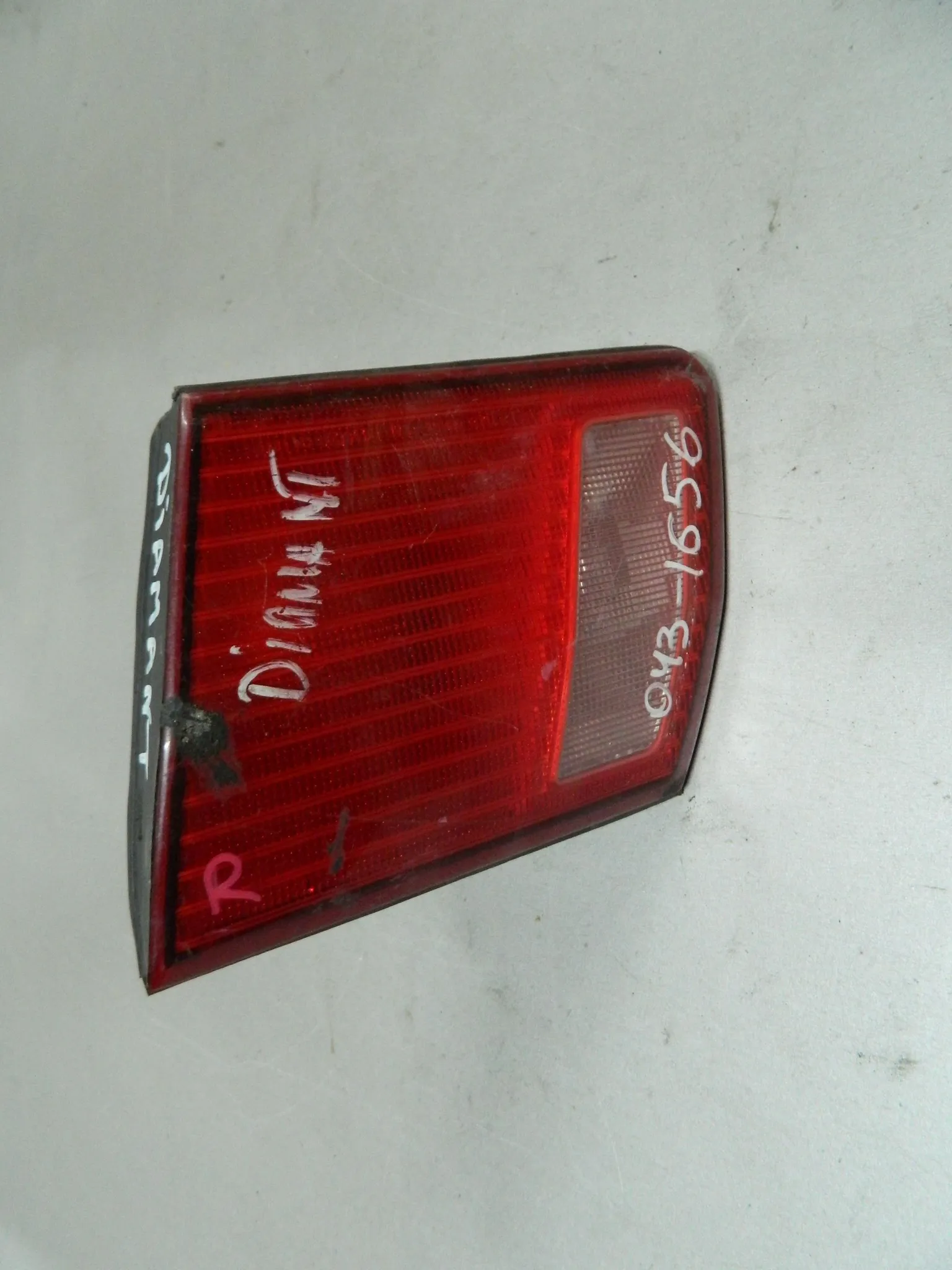 Фонарь MITSUBISHI DIAMANTE F31A Зад Прав (Контрактный) 68000930