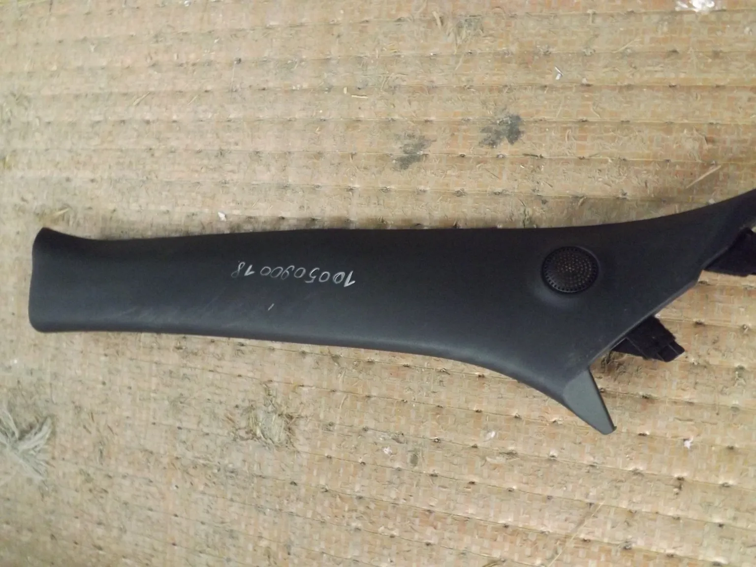 Обшивка стойки NISSAN JUKE YF15 Перед Лев (Контрактный) 1005090018