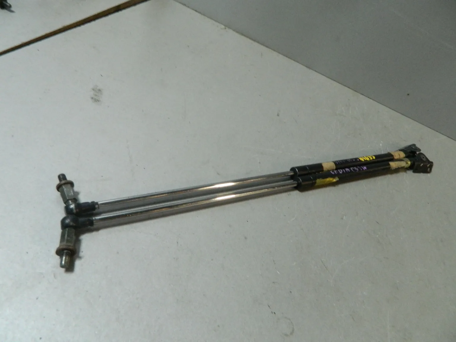 Амортизатор багажника MITSUBISHI LANCER CEDIA CS5W (Контрактный) 81528864