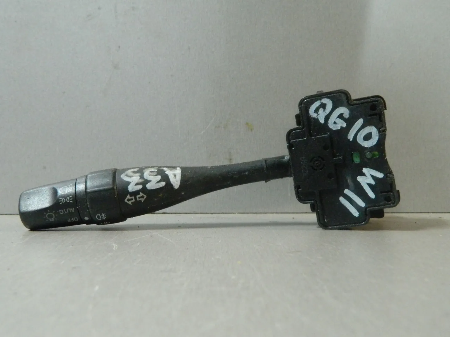 Переключатель света фар подрулевой NISSAN CEFIRO A33 (Контрактный) 81528406