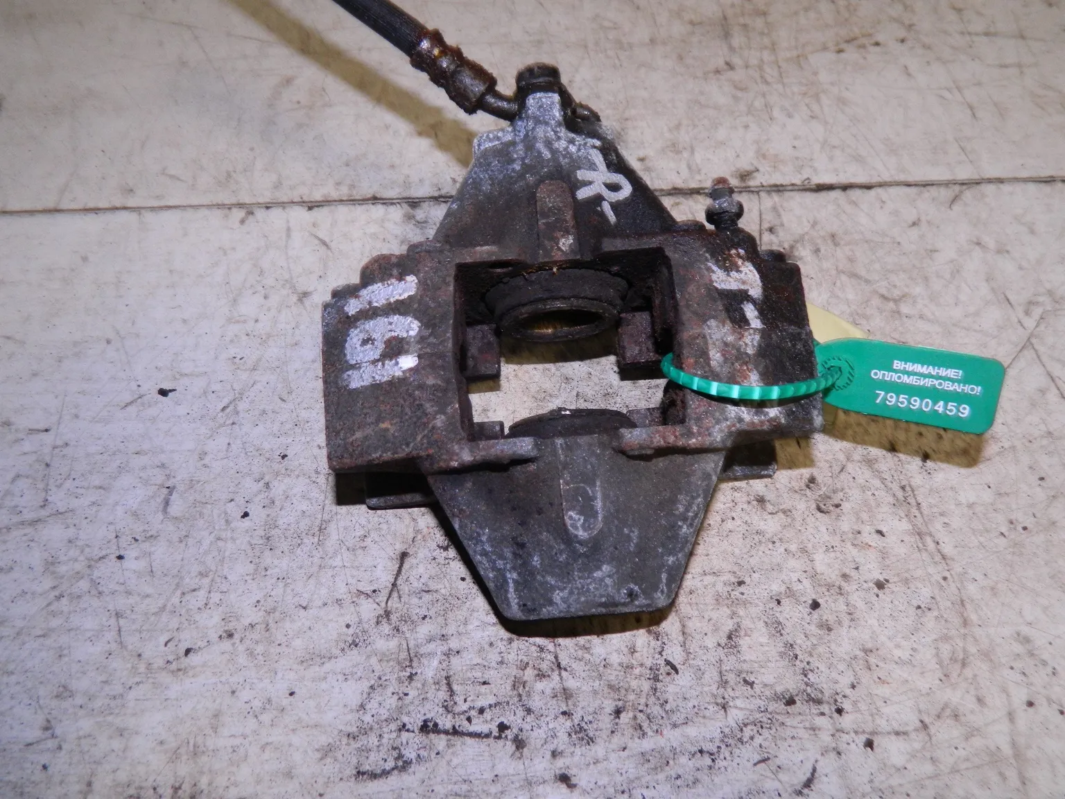 Суппорт TOYOTA MARK II GX61 Зад Прав (Контрактный) 79590459