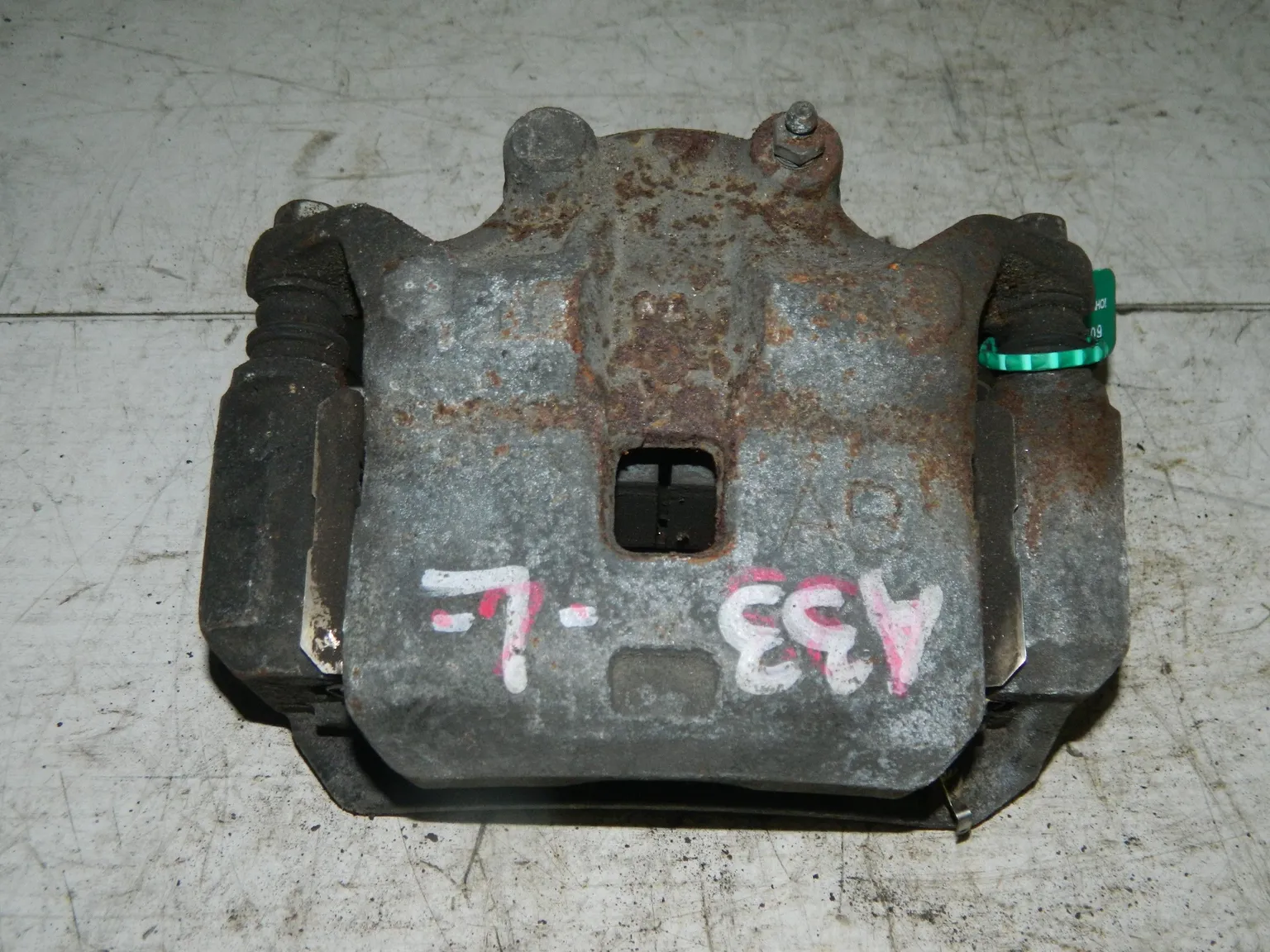 Суппорт NISSAN CEFIRO A33 Перед Лев (Кoнтрактный) 81540709