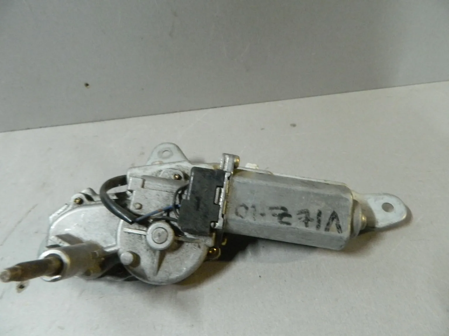 Мотор заднего дворника TOYOTA VITZ SCP10 (Контрактный) 81528764