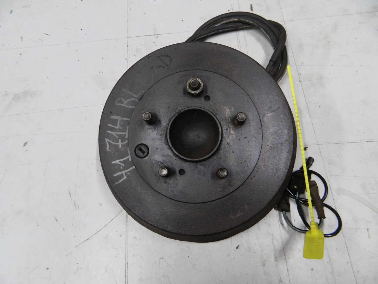 Ступица NISSAN JUKE YF15 HR15 Задн Лев (Контрактный) 79773942