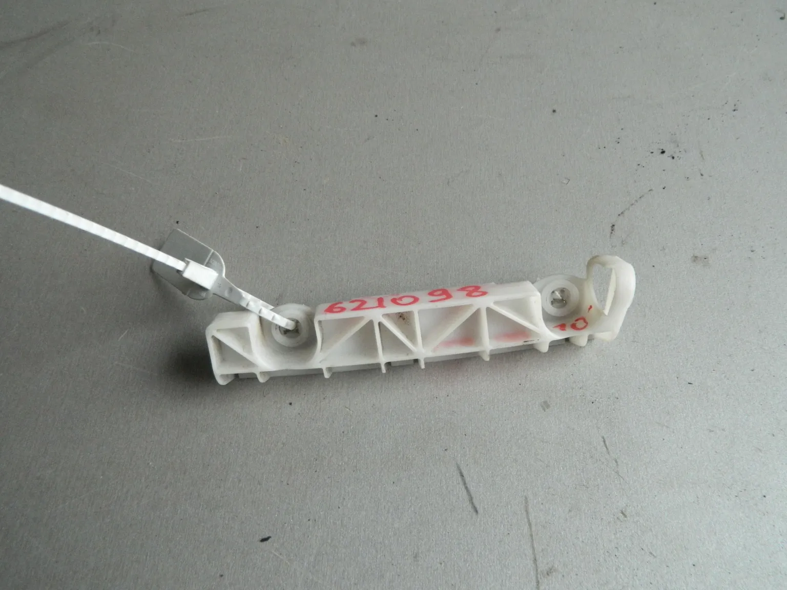 Крепление бампера MITSUBISHI OUTLANDER CW4W Задн. Прав. (Контрактный) 45976051