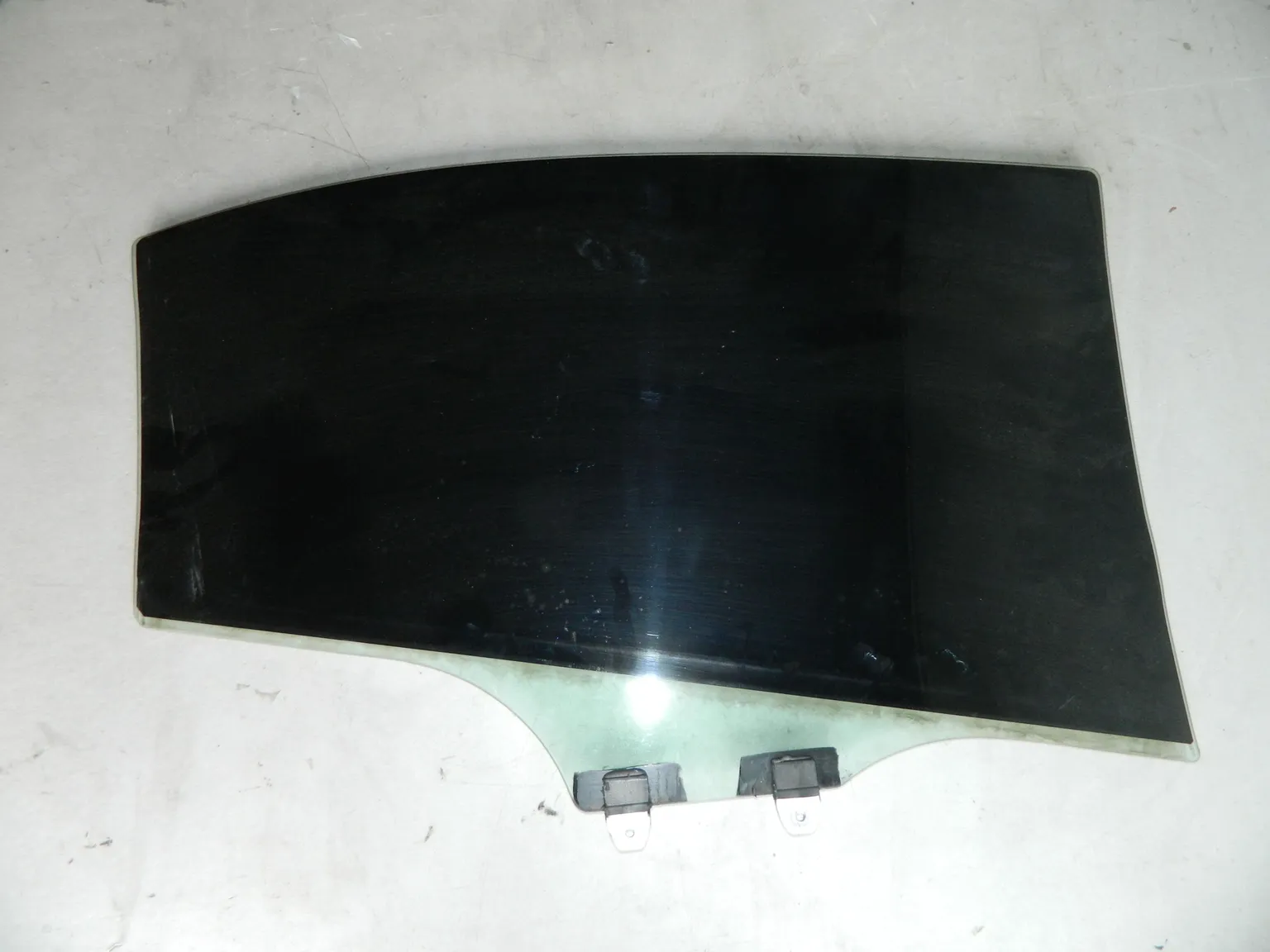 Стекло двери HONDA CIVIC FD1 Задн Лев (Контрактный) 1081880111