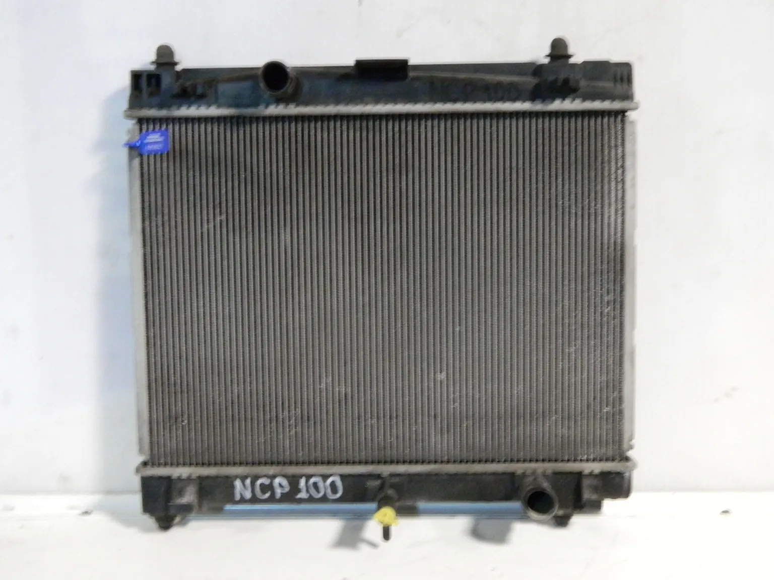 Радиатор ДВС TOYOTA RACTIS NCP100 (Контрактный) 69838027