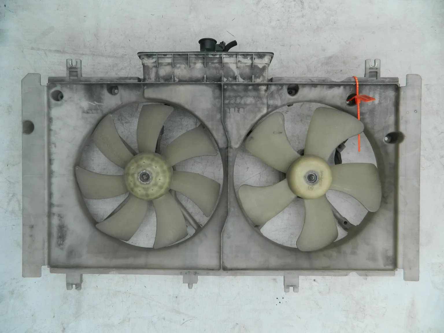 Диффузор радиатора MAZDA ATENZA GGEP (Контрактный) 72355006