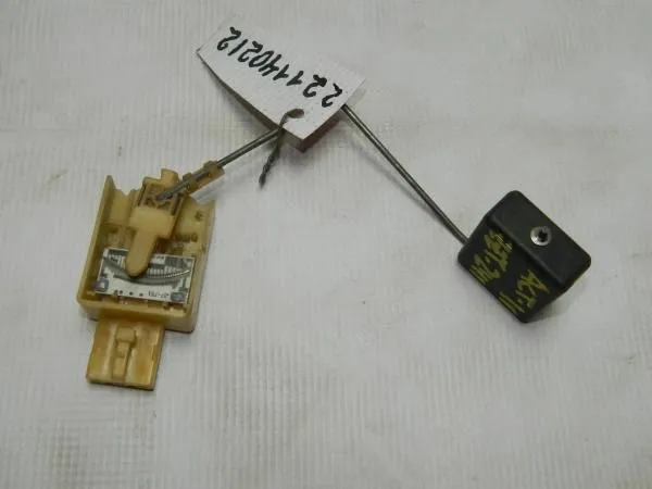 Датчик уровня топлива TOYOTA OPA ZCT10 (Контрактный)