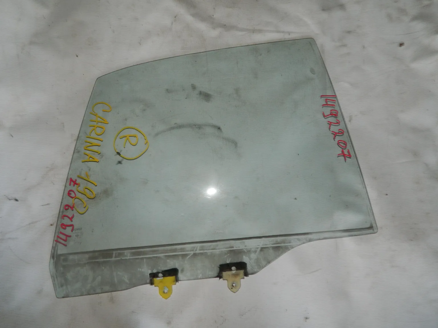 Стекло двери TOYOTA CARINA 190 Задн. Прав (Контрактный) 1492207