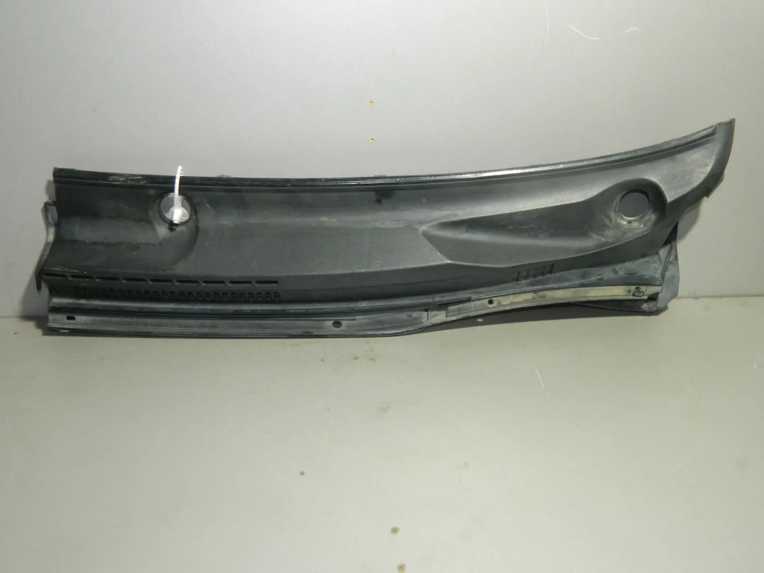 Решетка стеклоочистителя TOYOTA COROLLA E12 Прав (Б/У) 45993895