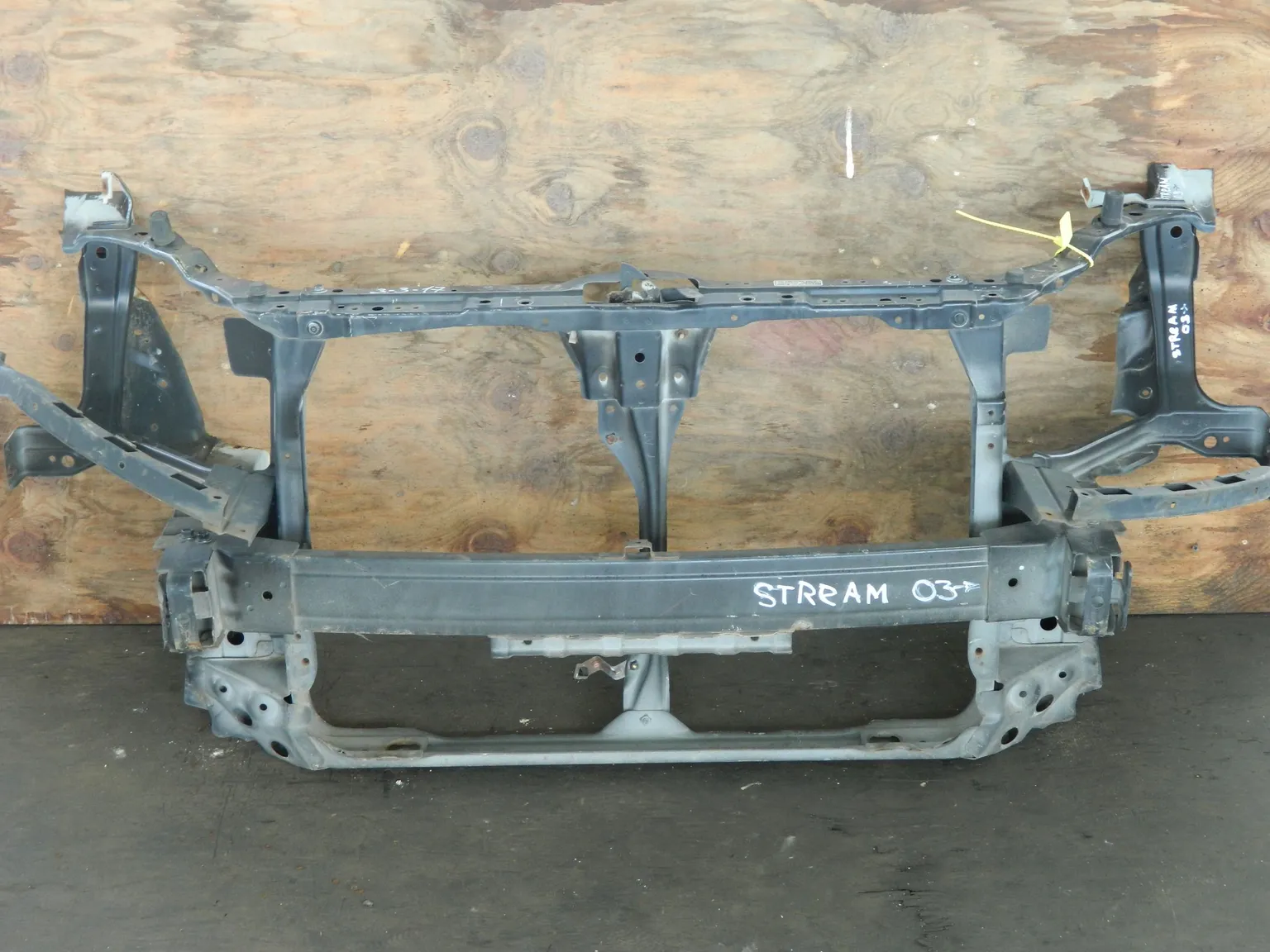 Рамка радиатора HONDA STREAM RN1 (Контрактный) 94584207