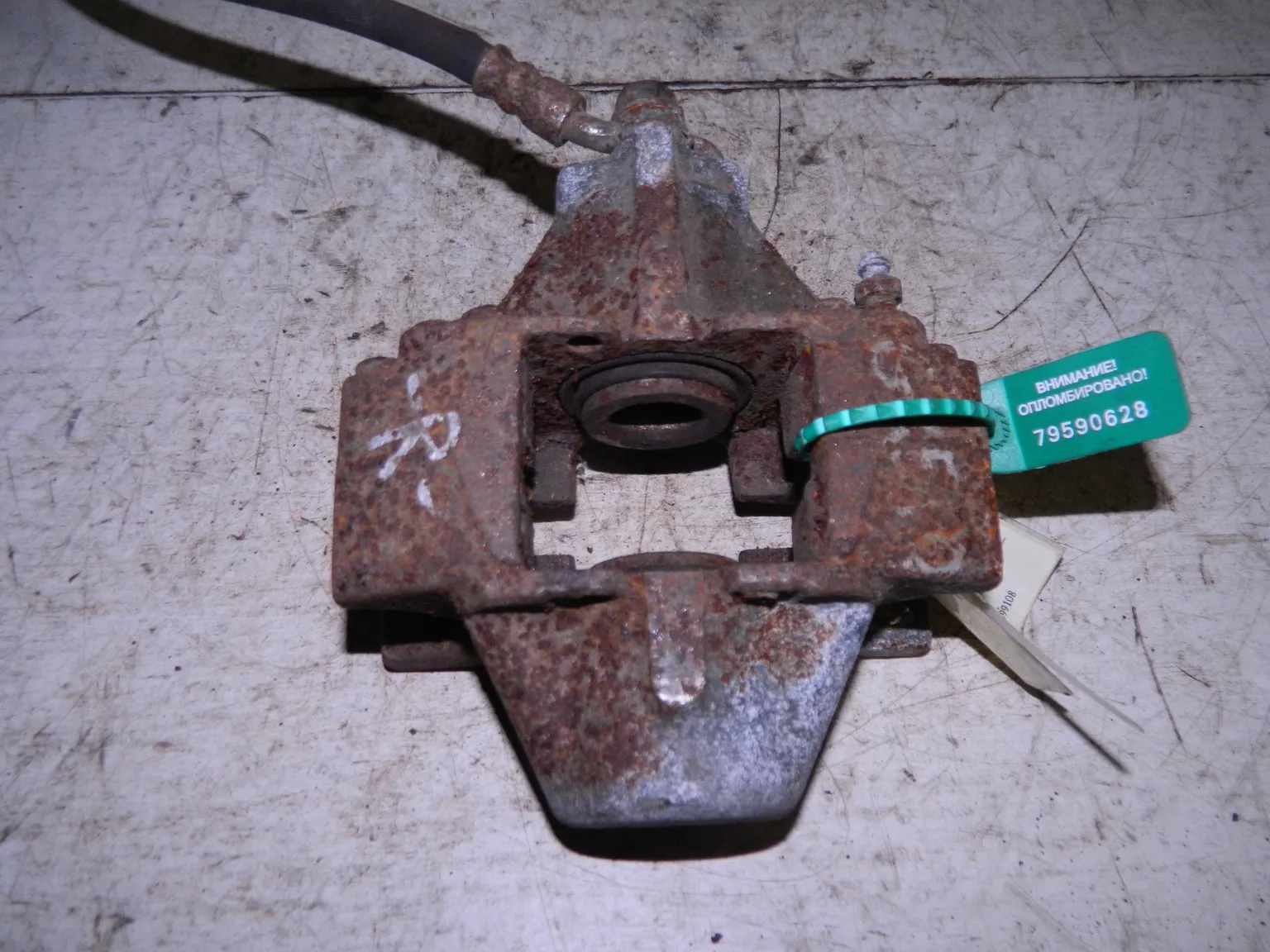 Суппорт TOYOTA MARK II GX110 Зад Прав (Контрактный) 79590628