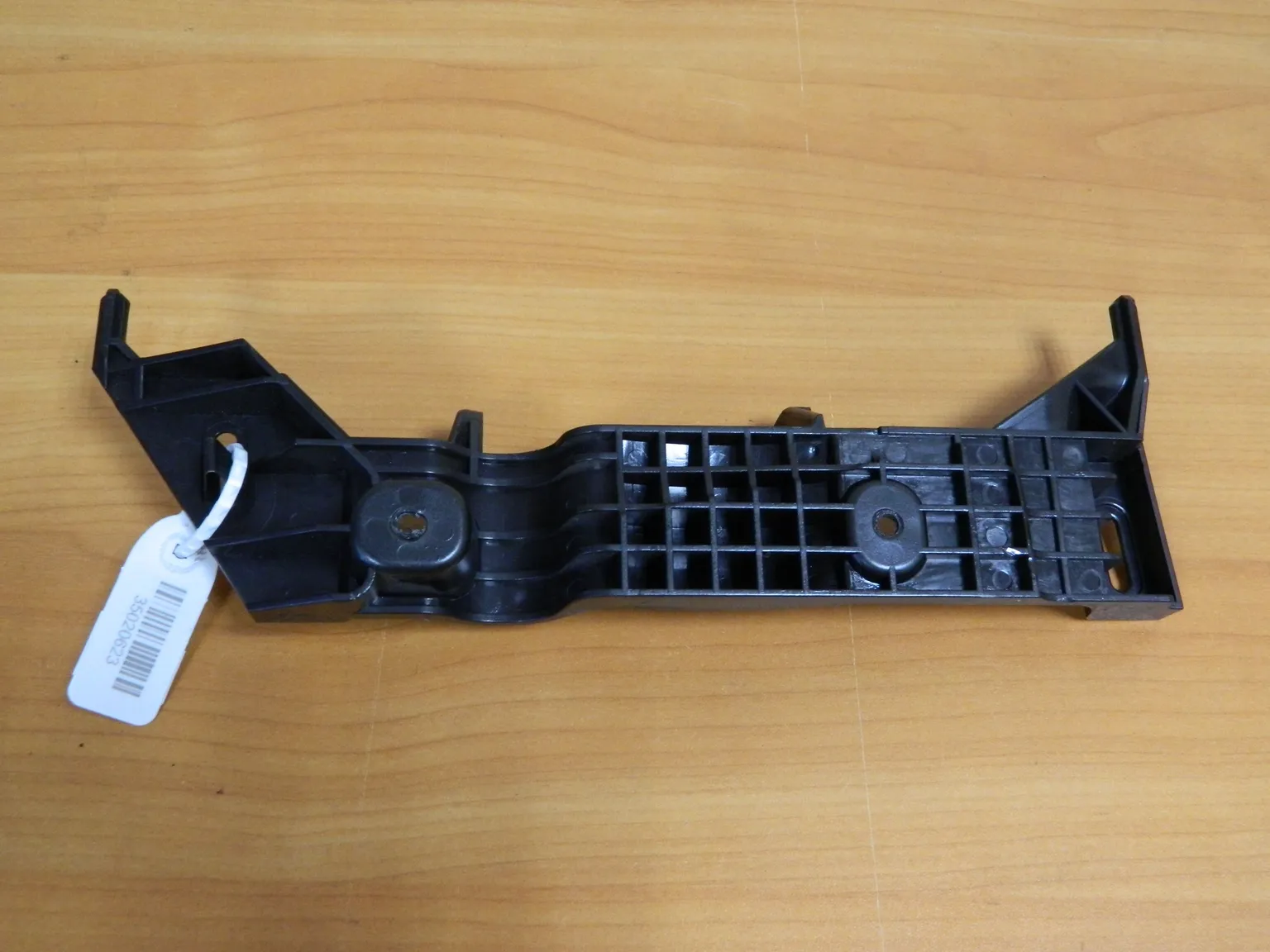 Кронштейн AUDI Q7 4L Прав (Б/У)