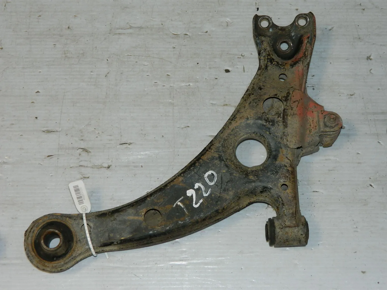 Рычаг подвески TOYOTA AVENSIS AT220 Перед Прав (Контрактный)