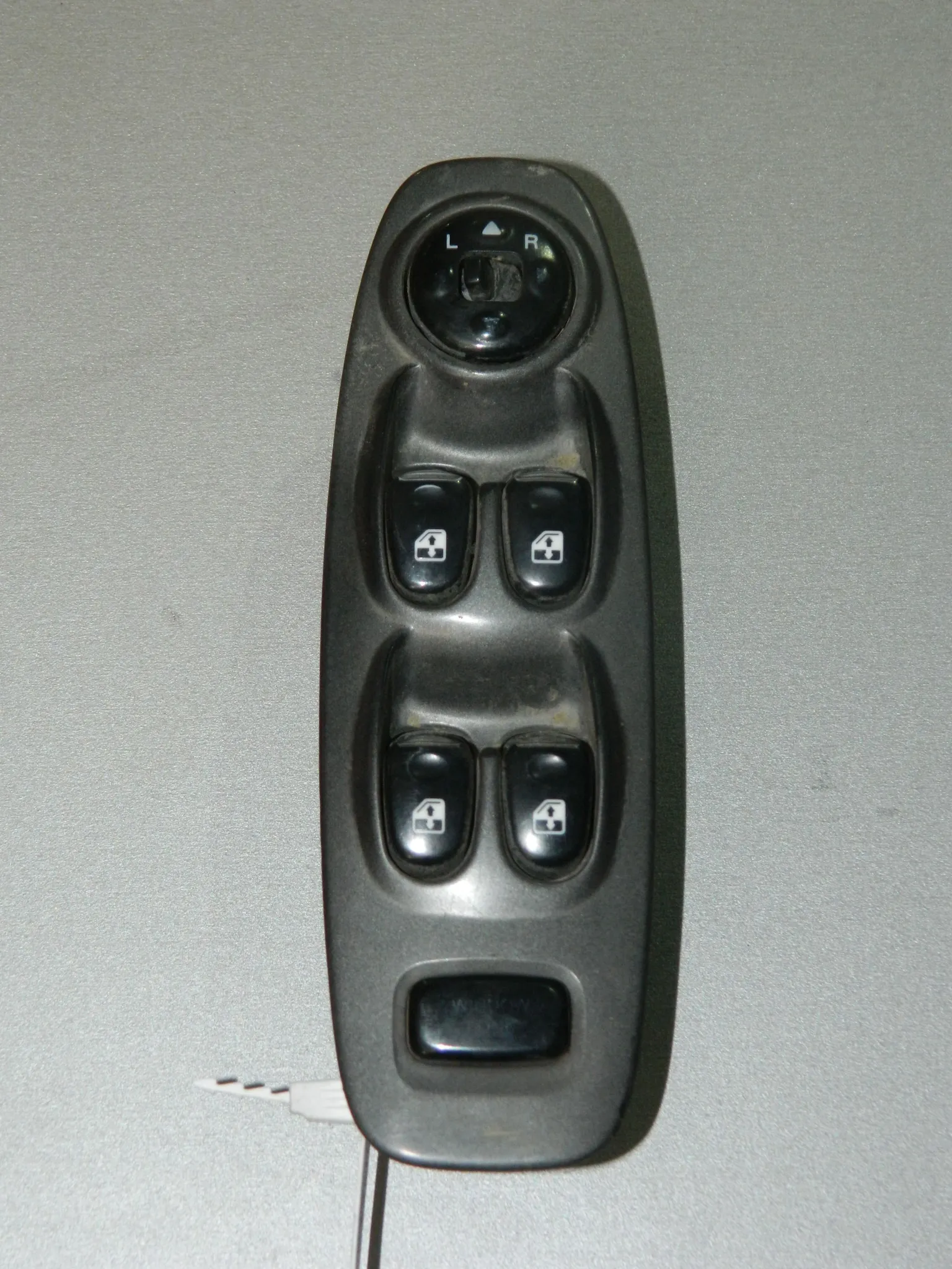 Блок управления стеклоподъемниками HYUNDAI ACCENT LC Перед Лев (Б/У) 45989863