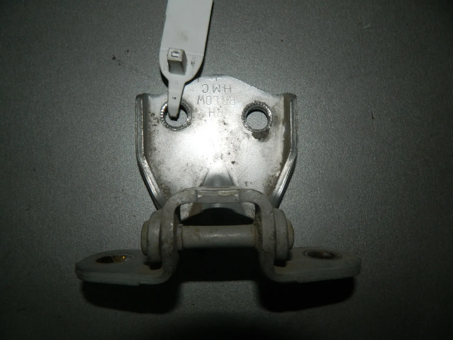 Петля двери HYUNDAI ACCENT LC Зад Прав Верх (Б/У) 35020034