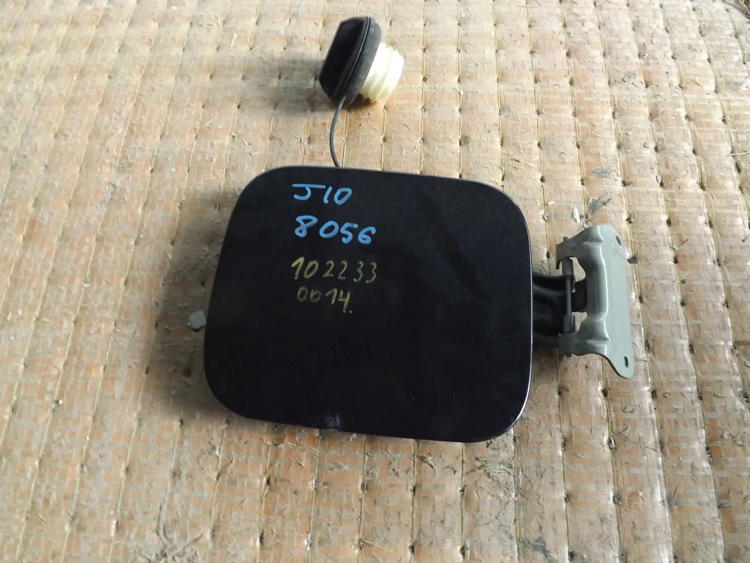 Лючок бензобака NISSAN DUALIS J10 (Контрактный) 1022330014