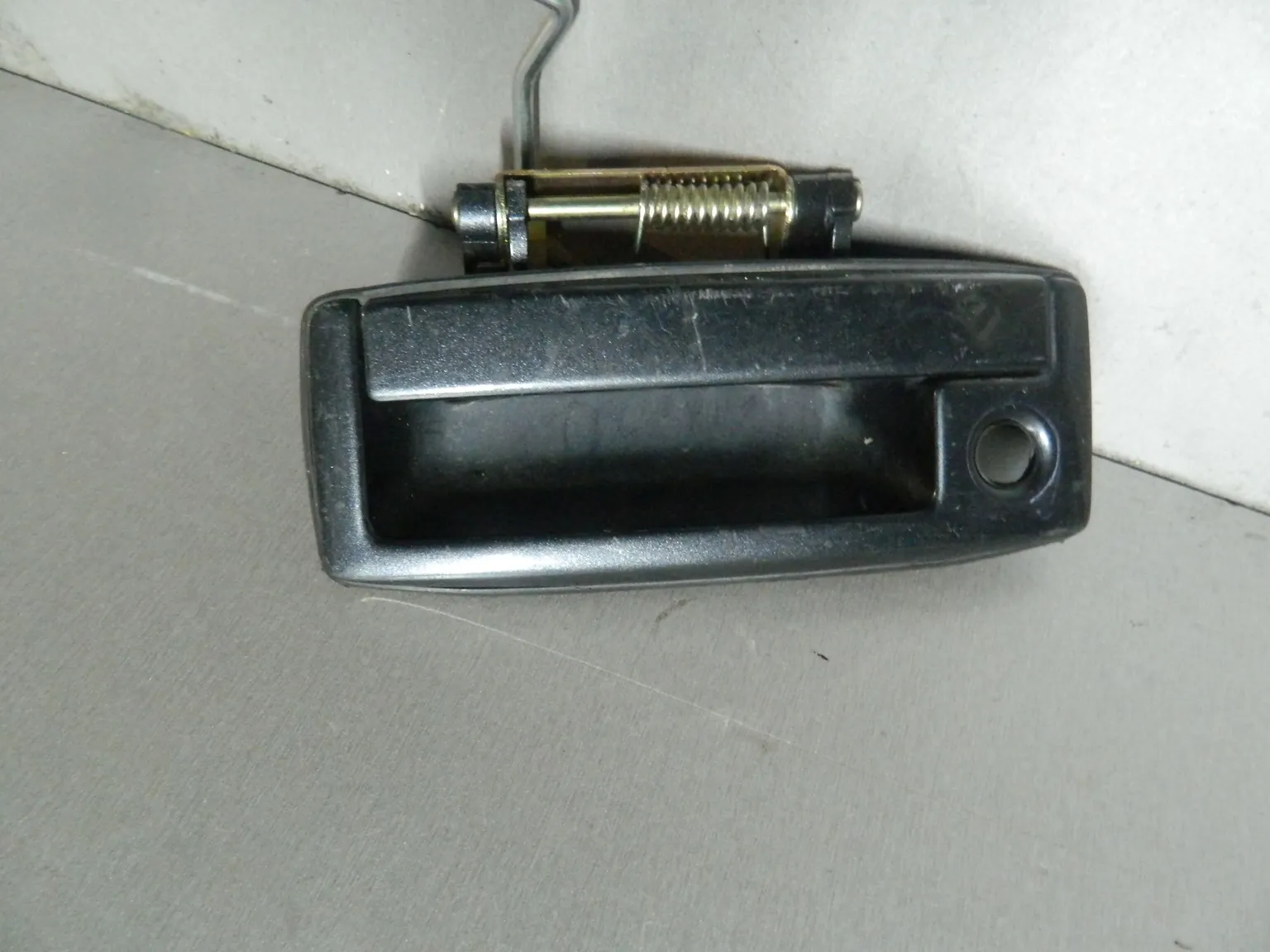 Ручка двери багажника MITSUBISHI OUTLANDER CU5W (Контрактный) 81539910