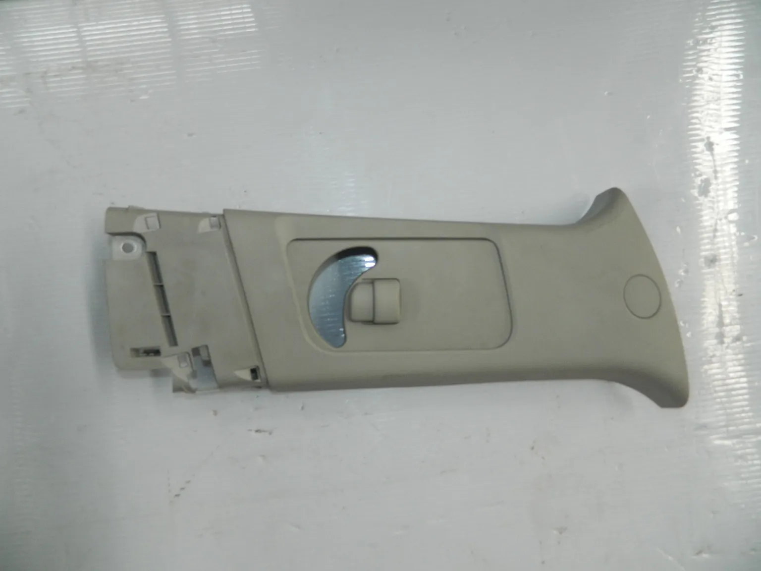 Обшивка стойки MITSUBISHI LANCER CX1A Прав Верх (Контрактный) 0172604 7211A063HA