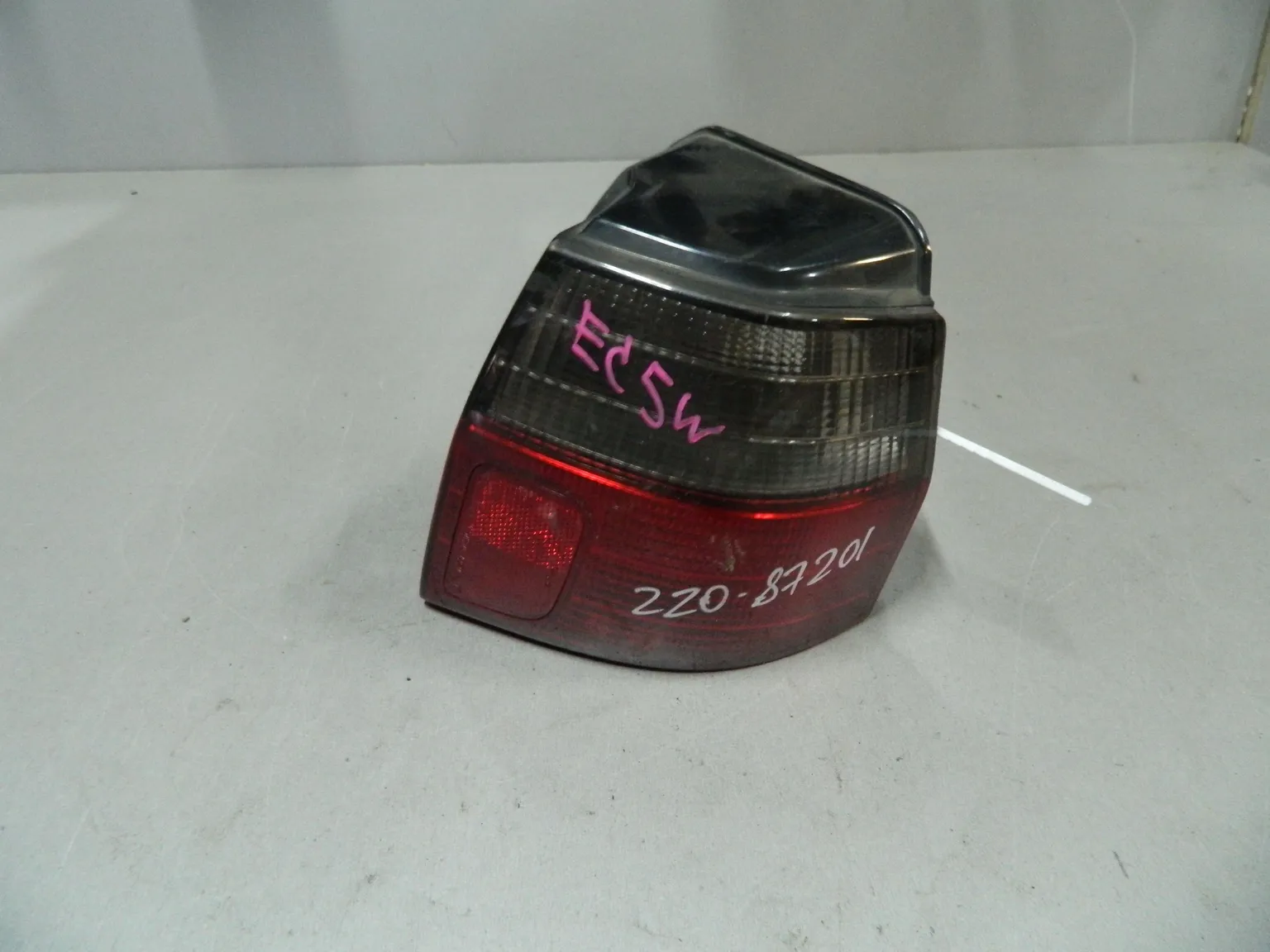 Фонарь MITSUBISHI LEGNUM EA1W Зад Прав (Контрактный) 68000947