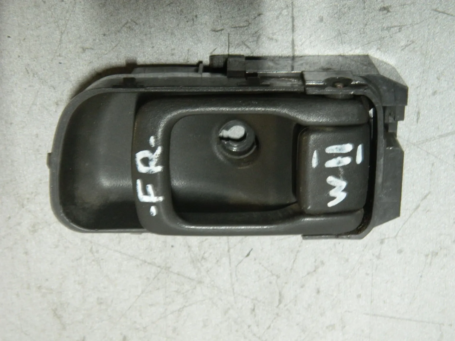 Ручка двери внутренняя NISSAN AVENIR W11 Прав (Контрактный) 81528365