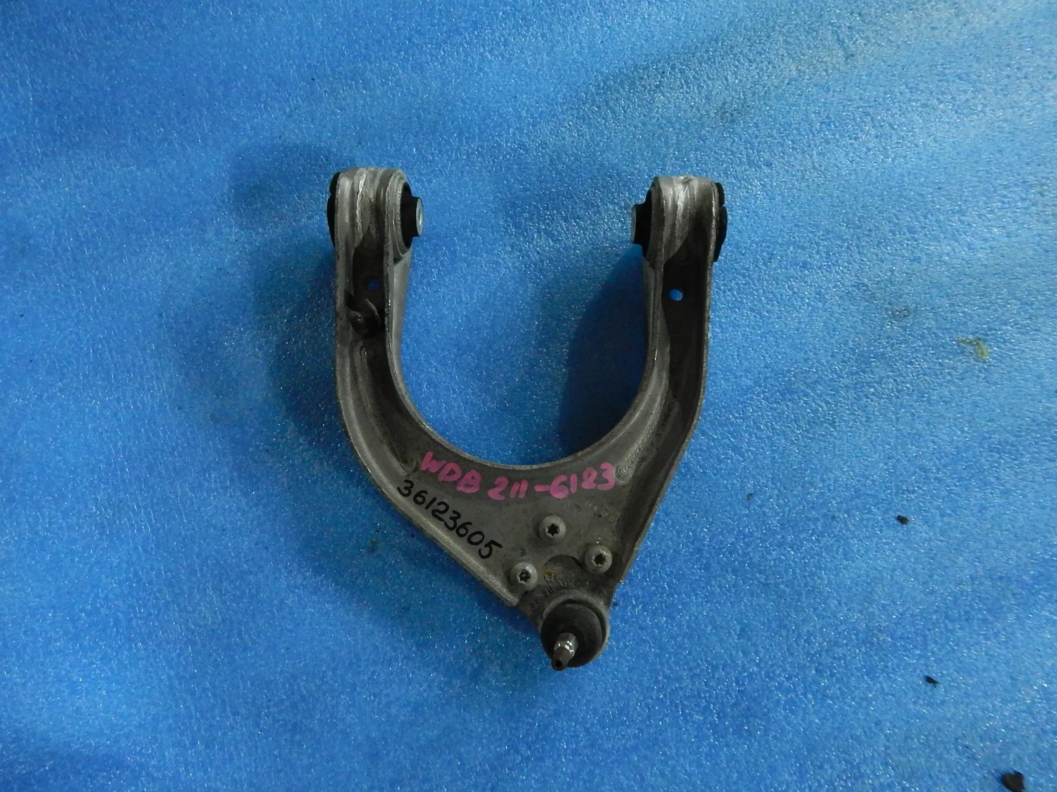 Рычаг подвески MERCEDES-BENZ E-CLASS W211 Перед Прав (Контрактный) 36123605