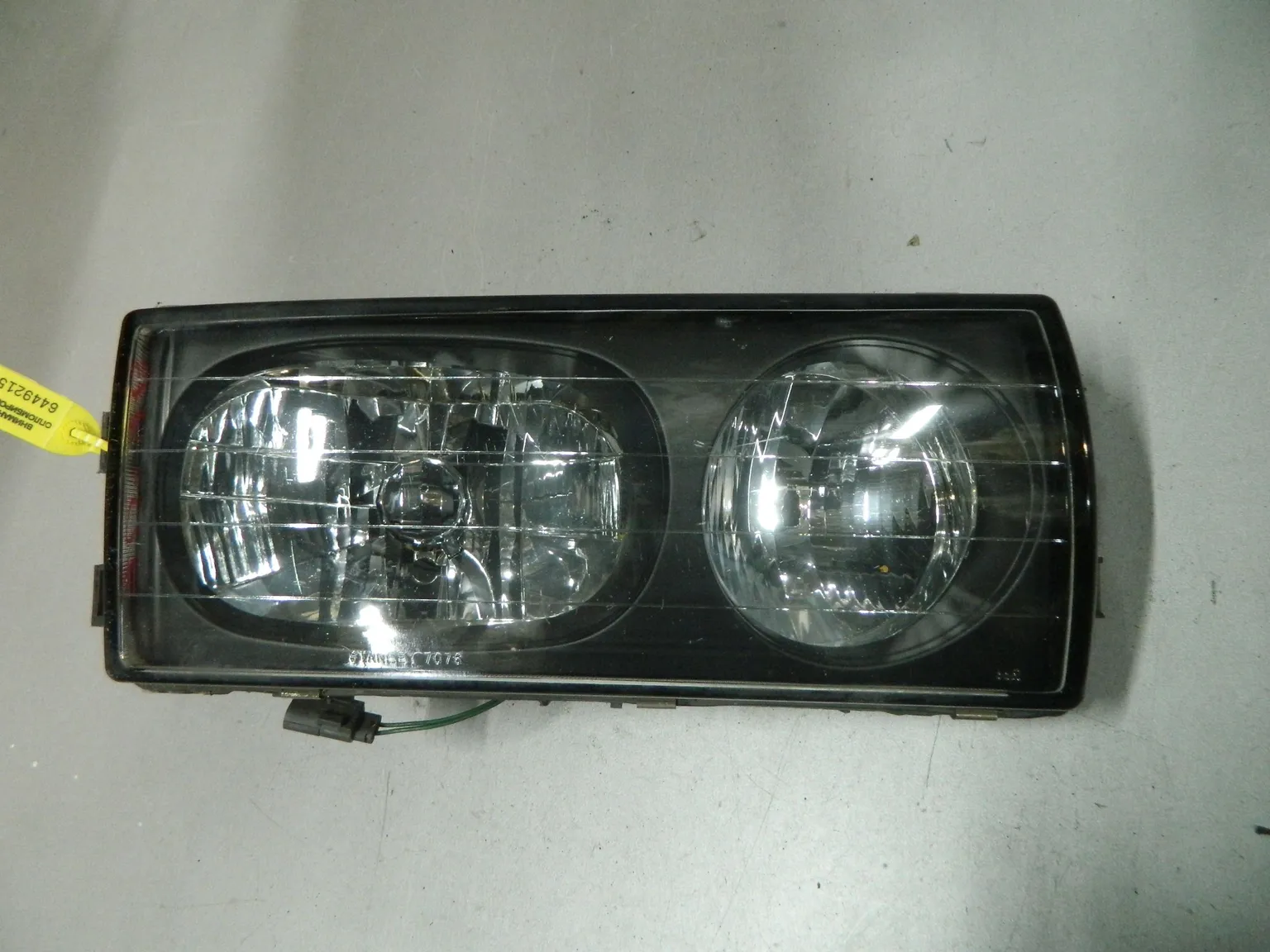 Фара MITSUBISHI DIAMANTE F13A Перед Прав 7076 (Контрактный) 64492153