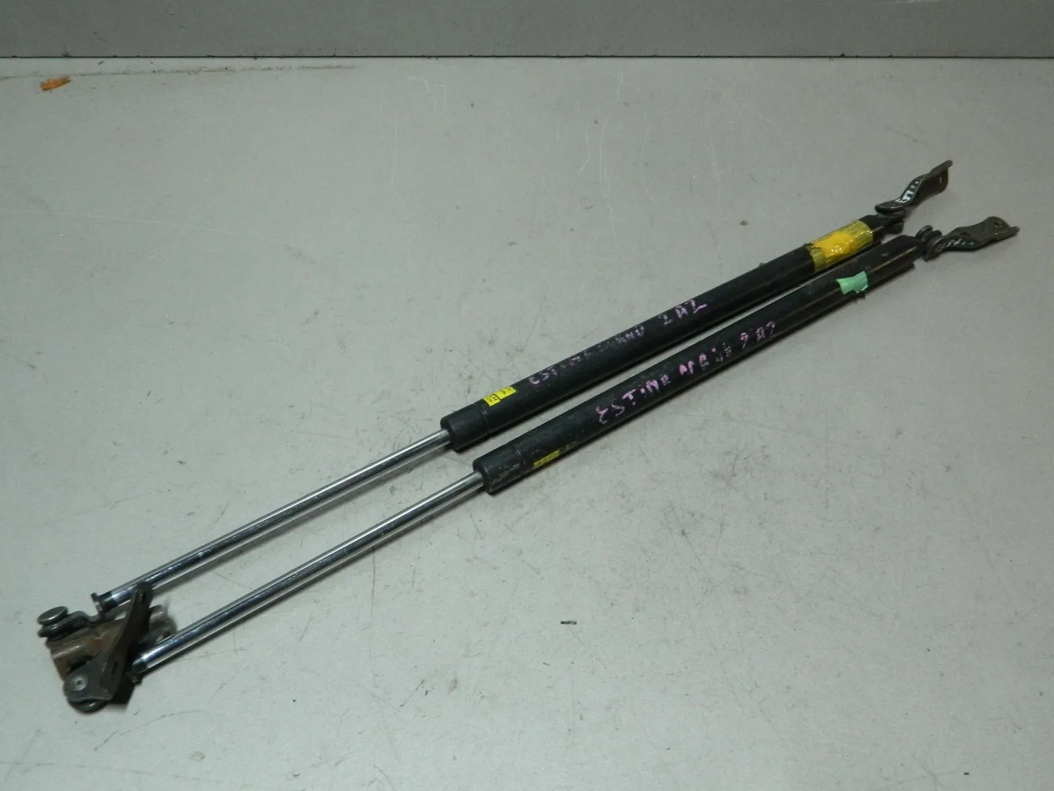 Амортизатор багажника TOYOTA ESTIMA ACR40 (Контрактный) 81532258