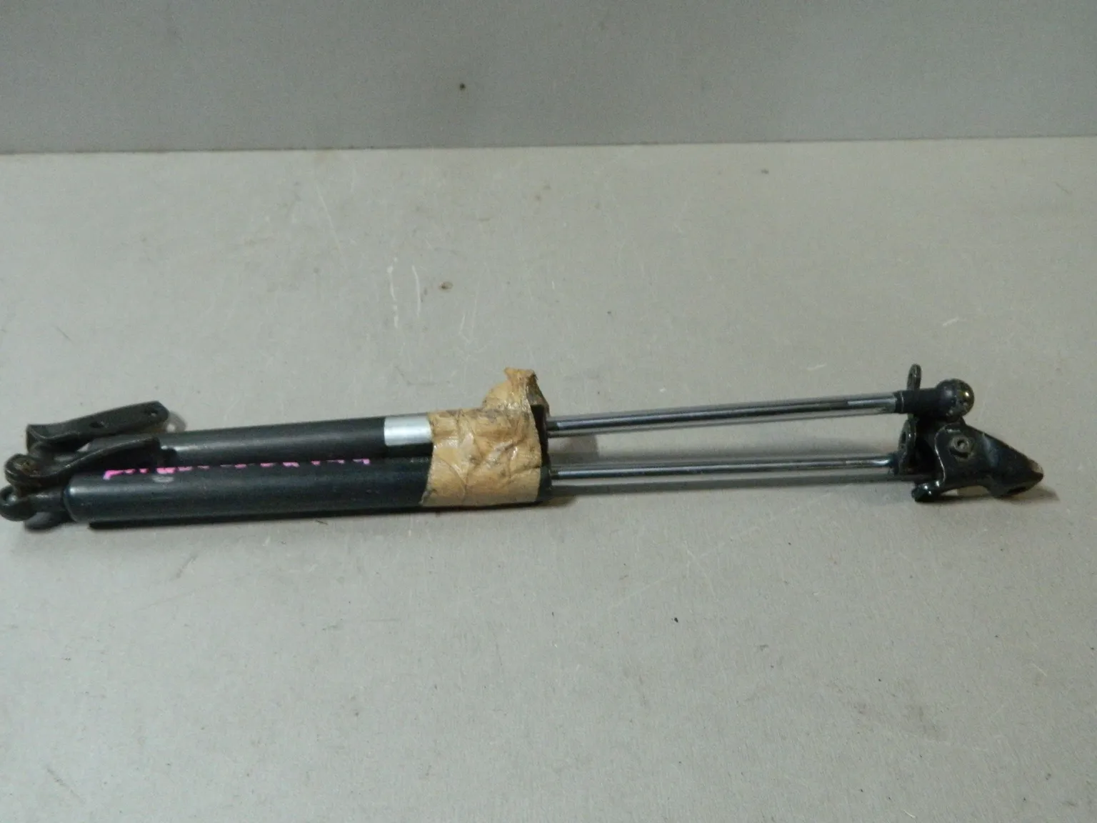 Амортизатор багажника HONDA FIT GD1 (Контрaктный) 81528994