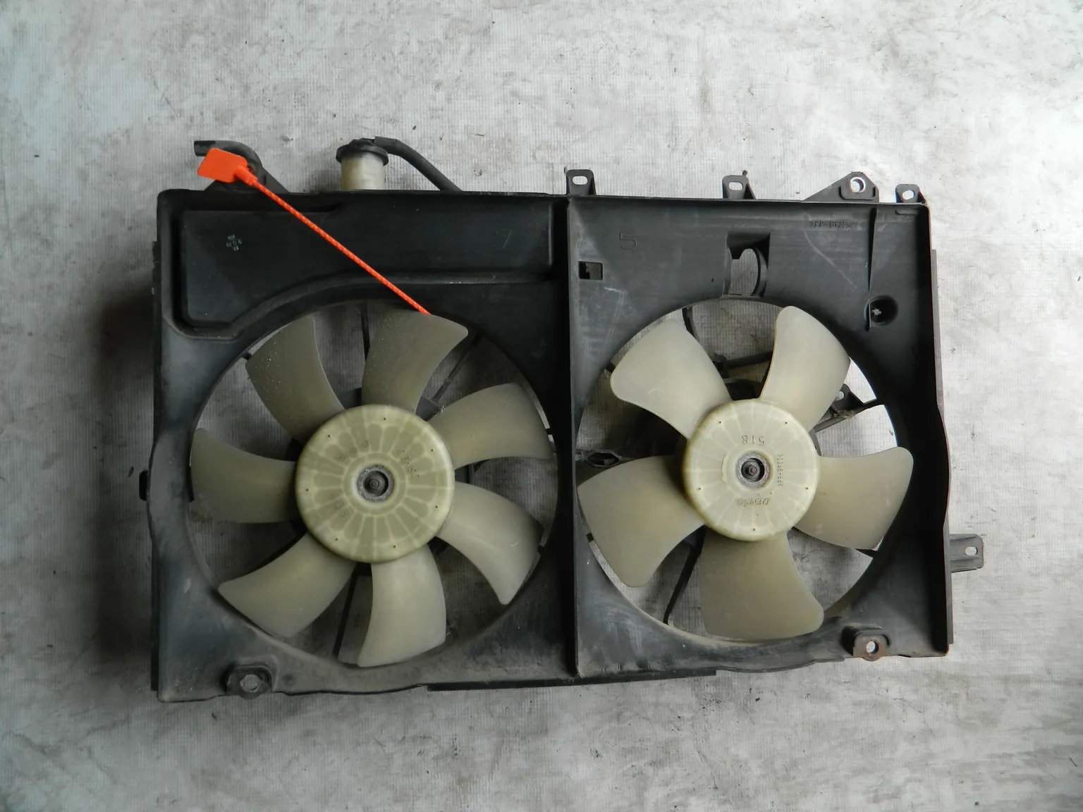 Диффузор радиатора TOYOTA PRIUS NHW20 (Контрактный) 72367904