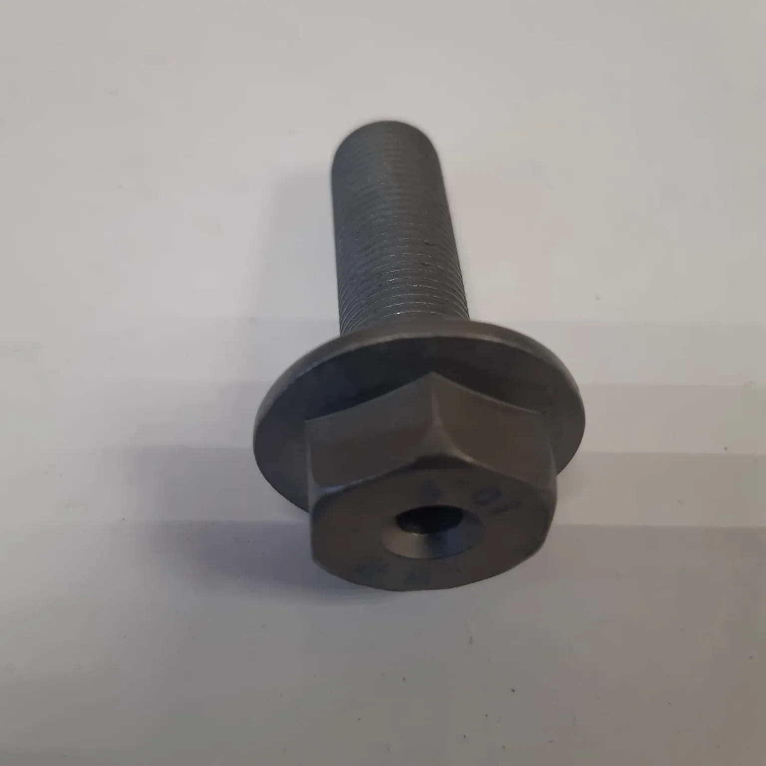 Болт RENAULT 8200545704 RENAULT