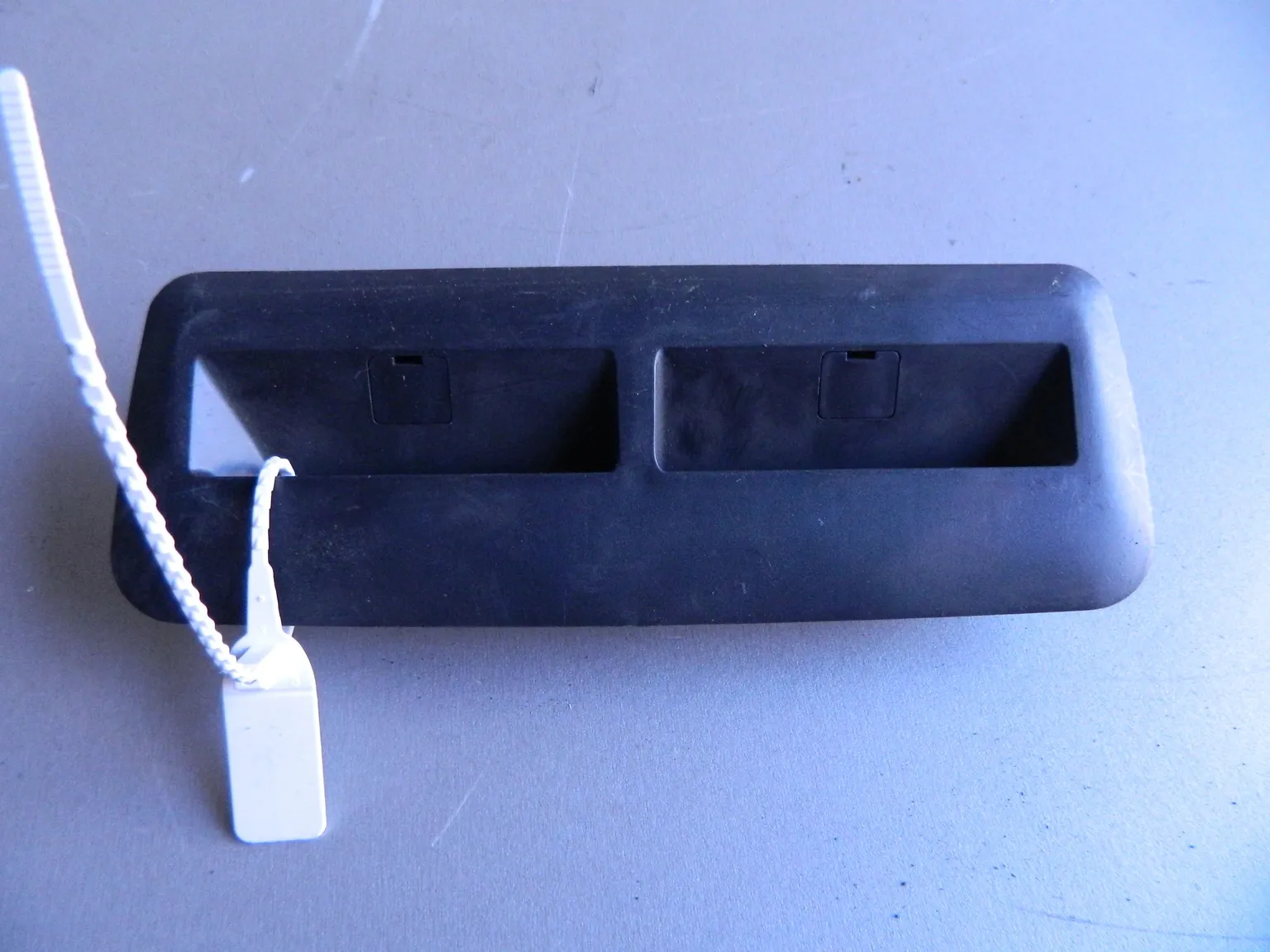 Дефлектор воздушный HYUNDAI EQUUS VI G6DA 2013-2015 (Б/У) 69586691 973663M000