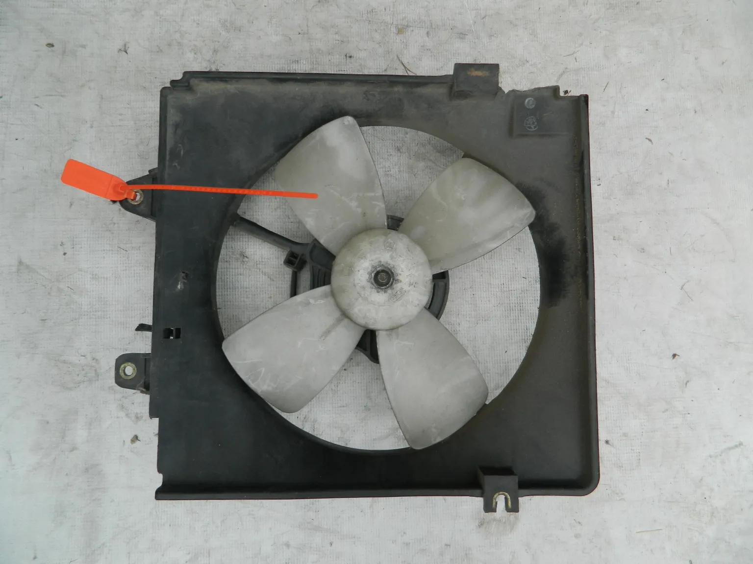 Диффузор радиатора MAZDA CAPELLA GFER (Контрактный) 72367963