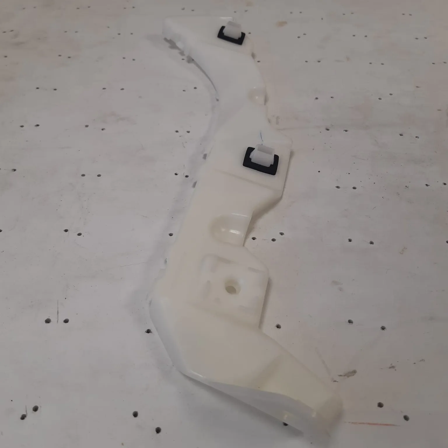 Кронштейн бампера MAZDA GJ6A502J1E MAZDA 6