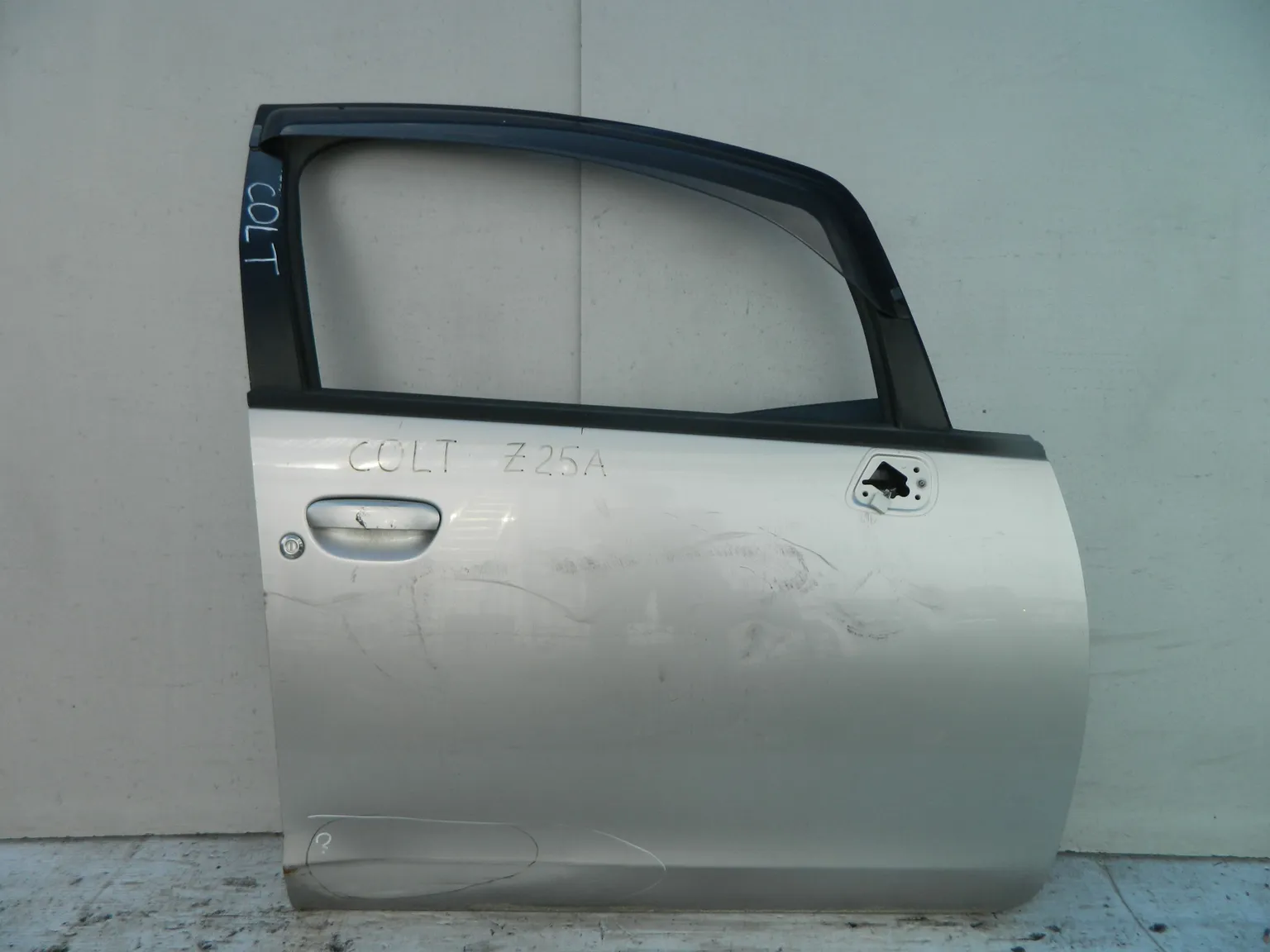 Дверь MITSUBISHI COLT Z25A Перед Прав (Контрактный) 40951274 MN133344