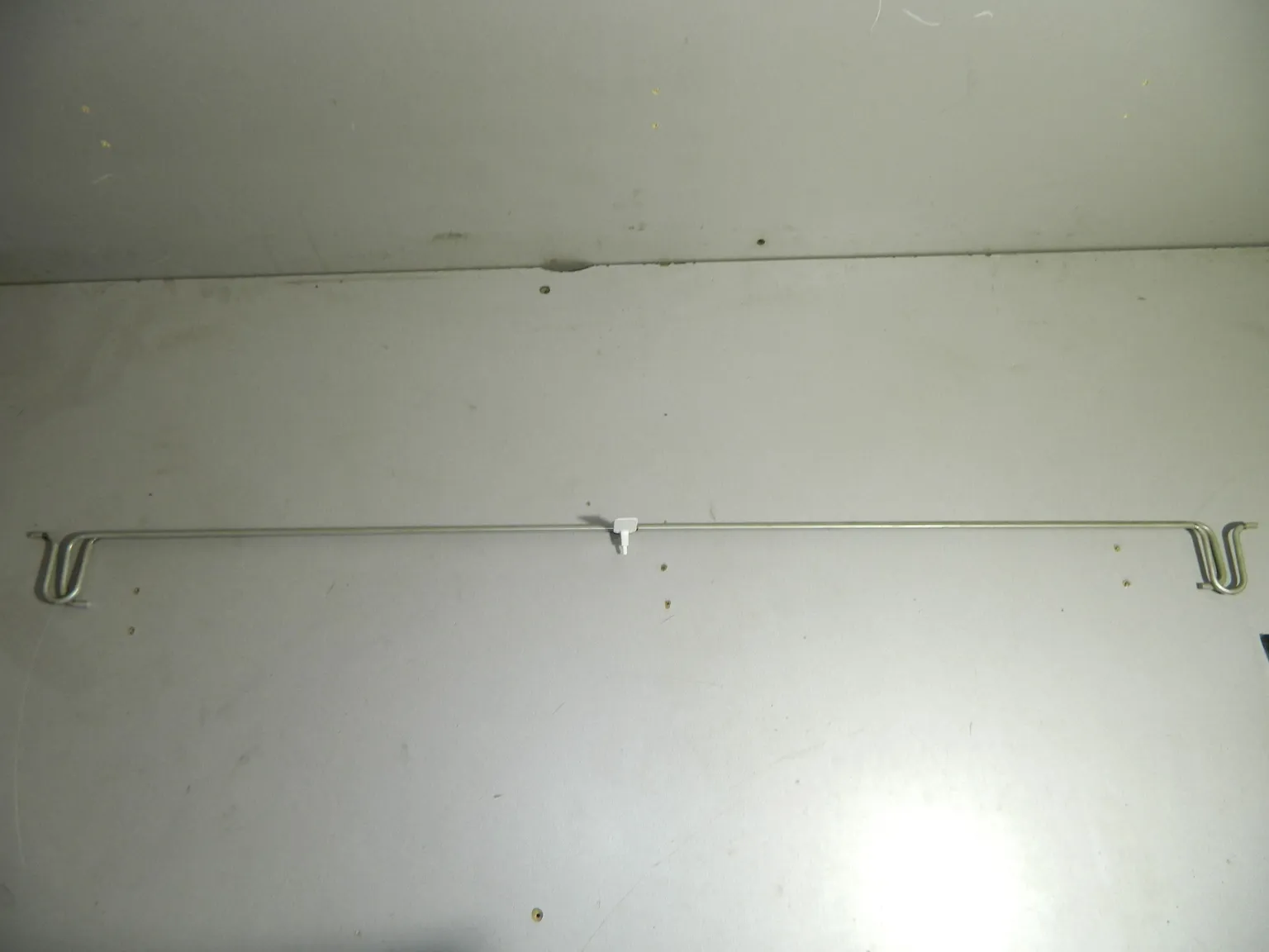 Торсион крышки багажника TOYOTA COROLLA E120 (Б/У) 45990787 6453202060