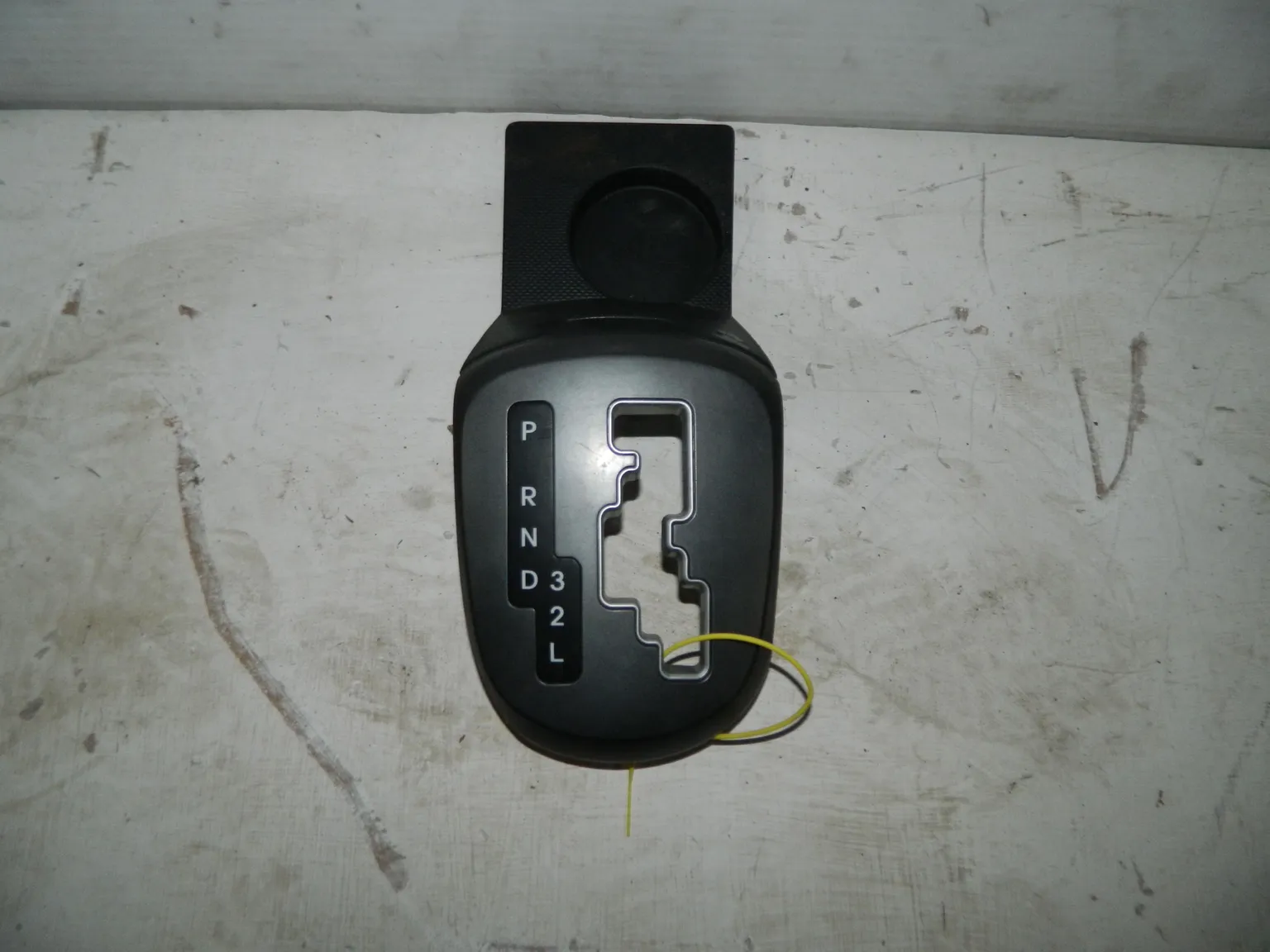 Накладка на кулису КПП KIA RIO QB G4FA (Б/У) 40940195