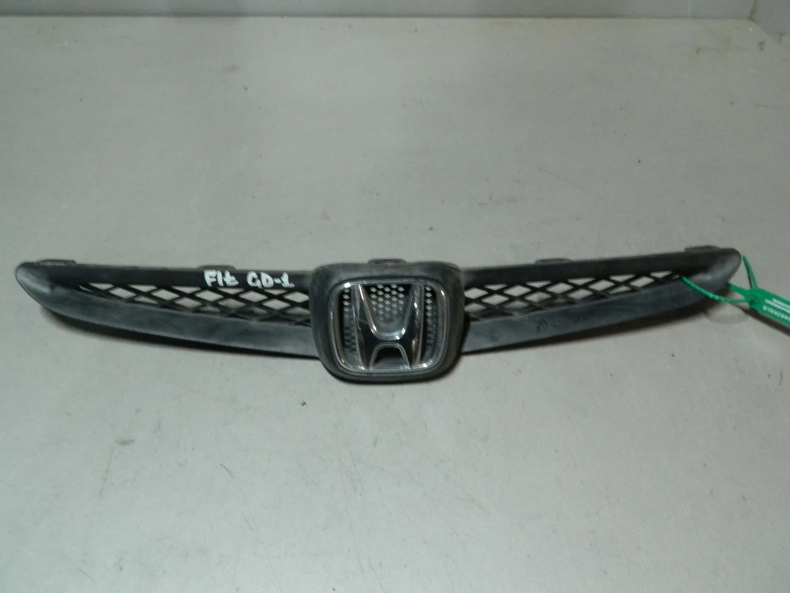 Решетка радиатора HONDA FIT GD1 (Контрактный) 81540944