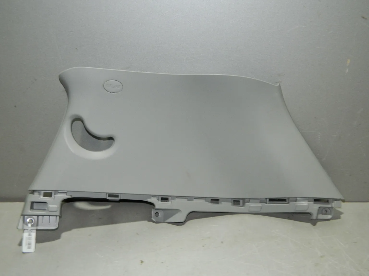 Обшивка стойки KIA SPORTAGE 85860D9100ED Зад. Прав. Верх (Б/У)